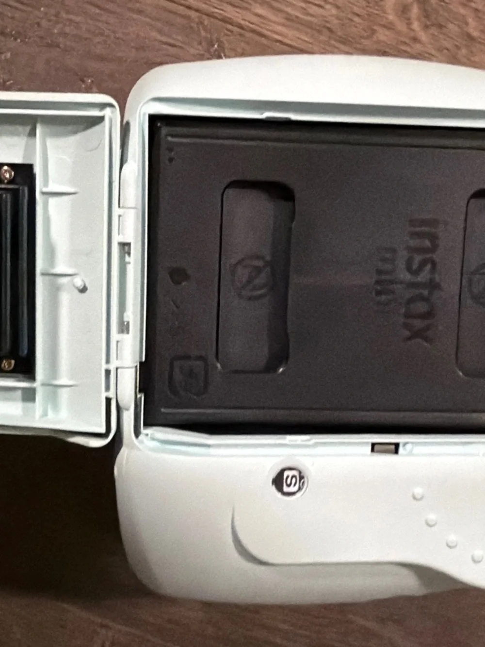 Fujifilm Mint Green Instant Film Camera INCLUDING film (DOESNT TUN ON)